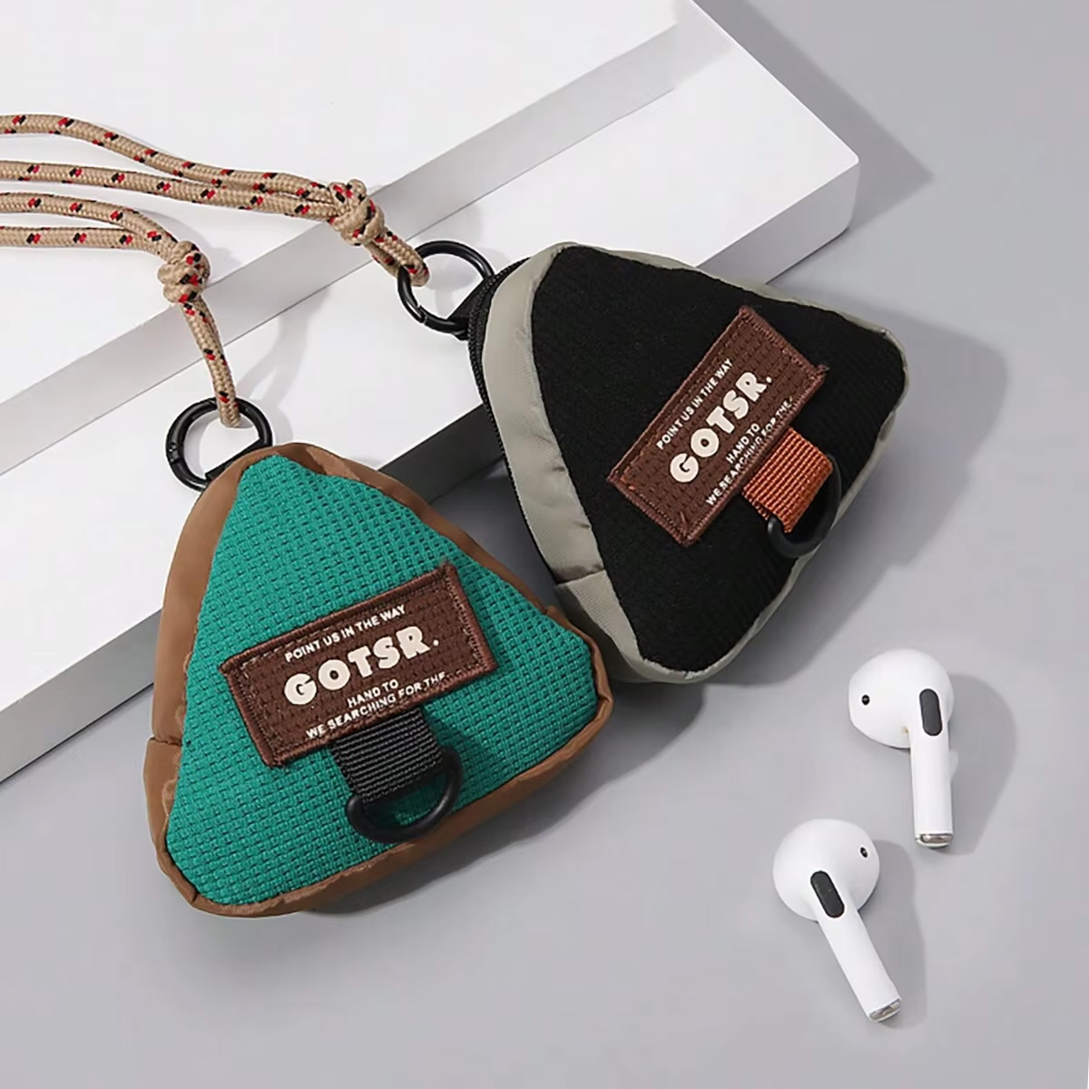 1Pcs Portable Mini Triangular  - огляд і ціна Travel Accessories Jewelry